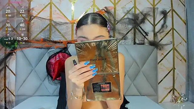 Snapshot of Cassidy_14 chatting on November 2, 8:33 pm Cassidy 14 online show from November 2, 8:33 pm