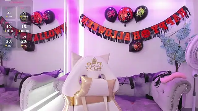 Snapshot of Alicia_leclair chatting on November 1, 8:00 pm Alicia leclair online show from November 1, 8:00 pm