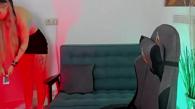 Snapshot of AvaDaviis chatting on October 8, 1:42 pm AvaDaviis online show from October 8, 1:42 pm