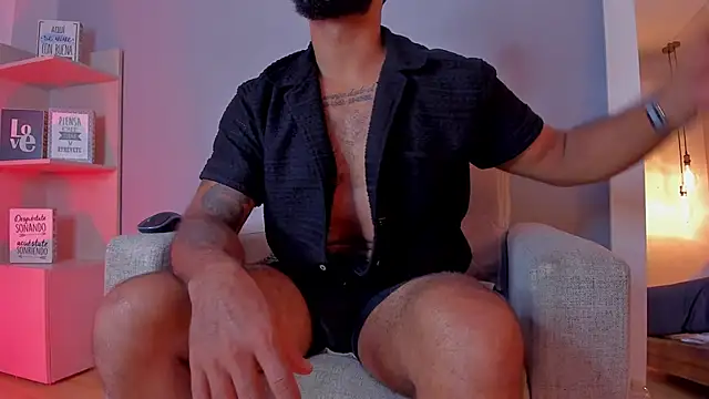 KylliamLevis online show from March 11, 3:45 am