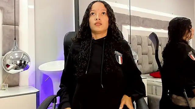 Snapshot of JuliettaBleer chatting on October 3, 12:13 pm JuliettaBleer online show from October 3, 12:13 pm