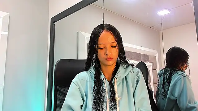 Snapshot of JuliettaBleer chatting on October 6, 11:51 am JuliettaBleer online show from October 6, 11:51 am