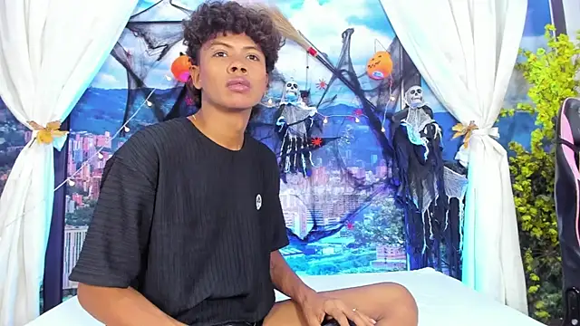 Snapshot of MilthonDelis chatting on October 22, 3:29 am MilthonDelis online show from October 22, 3:29 am