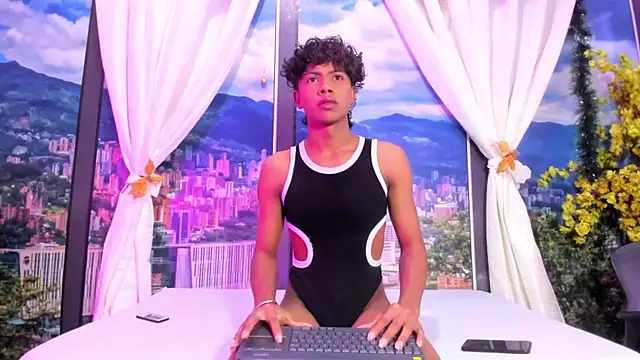 MilthonDelis online show from December 18, 3:56 am