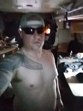 Snapshot of JoeyUhOh chatting on November 26, 3:29 am JoeyUhOh online show from November 26, 3:29 am