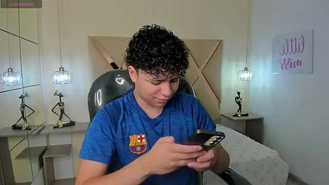 BenjaminBottonn online show from October 6, 7:44 pm