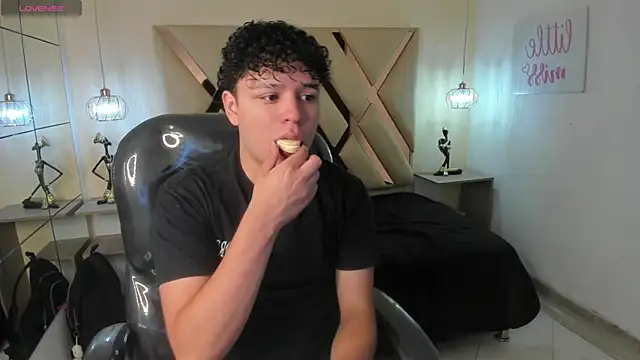 BenjaminBottonn online show from October 11, 7:45 pm