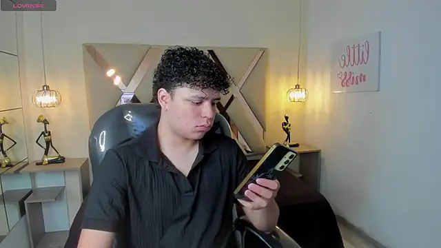 BenjaminBottonn online show from October 15, 7:47 pm