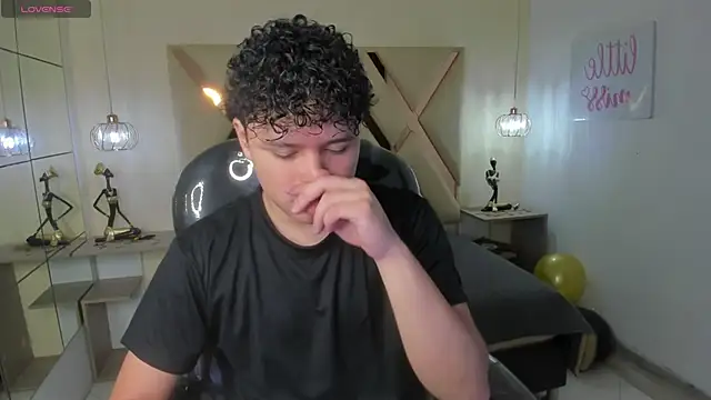 BenjaminBottonn online show from October 23, 7:34 pm