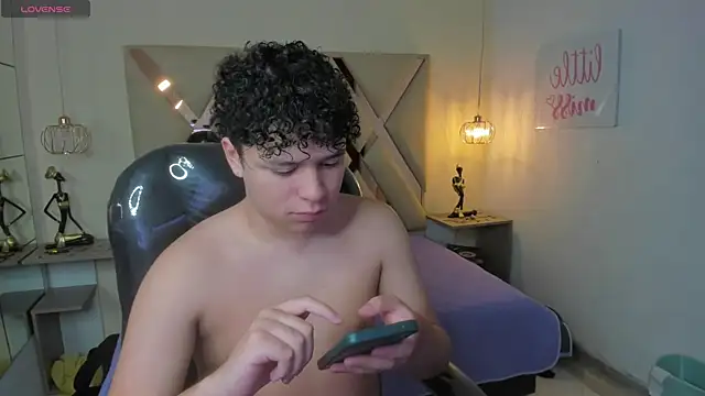 BenjaminBottonn online show from October 29, 8:32 pm