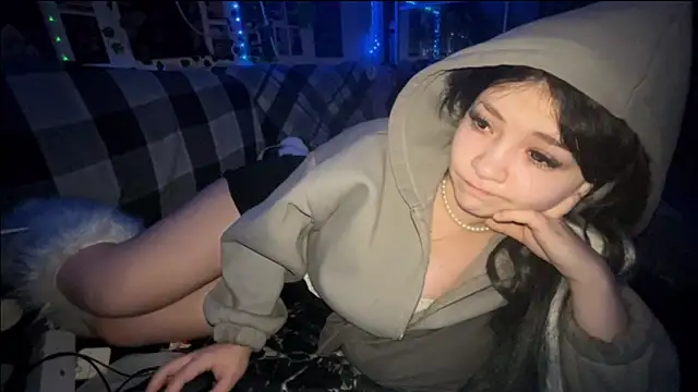 nikoli naw online show from February 11, 9:09 pm