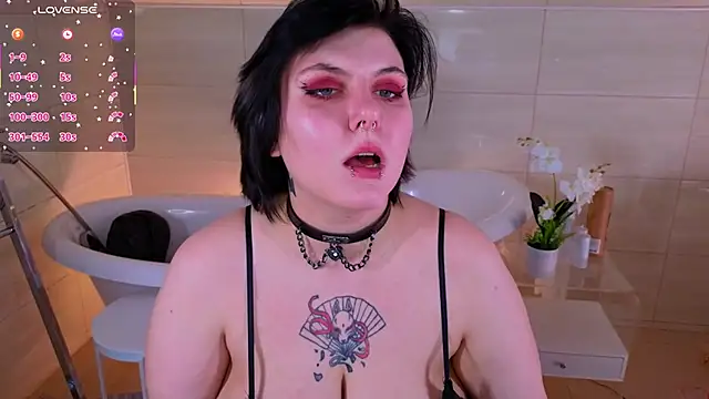 Snapshot of bluelunaray chatting on October 26, 10:54 am bluelunaray online show from October 26, 10:54 am