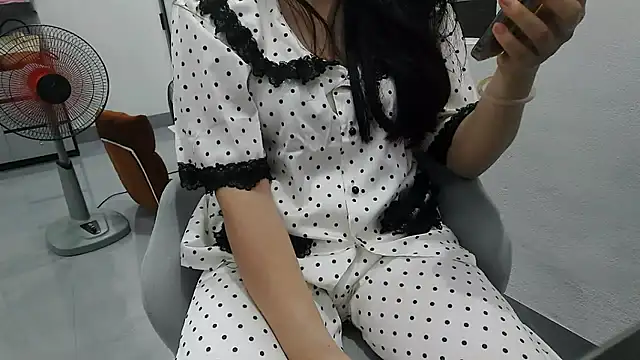 Emachiii online show from May 10, 12:32 pm