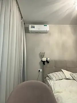 Ashley Roys online show from February 22, 3:43 pm