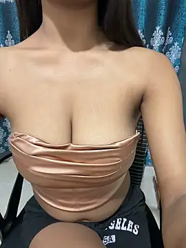 Snapshot of Sonia_soni332 chatting on February 28, 8:43 pm Sonia soni332 online show from February 28, 8:43 pm