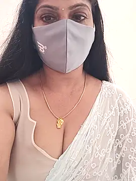 Snapshot of shivani27 chatting on April 5, 8:22 am shivani27 online show from April 5, 8:22 am