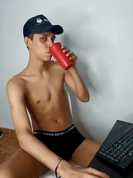 Snapshot of Allnei chatting on April 2, 9:56 pm Allnei online show from April 2, 9:56 pm