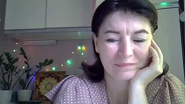 Krystal 82 online show from October 5, 7:07 am