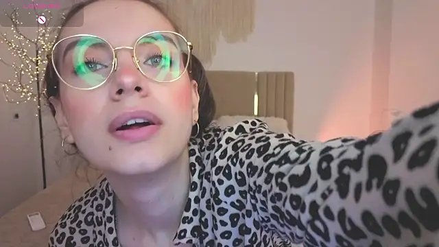 Real cutie1 online show from May 12, 12:46 pm