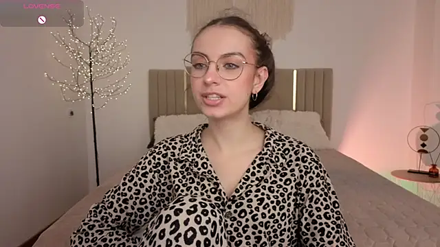 Real cutie1 online show from May 16, 1:10 pm