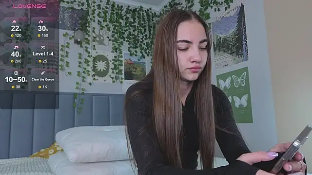 Ashley Pierce online show from October 3, 4:09 am