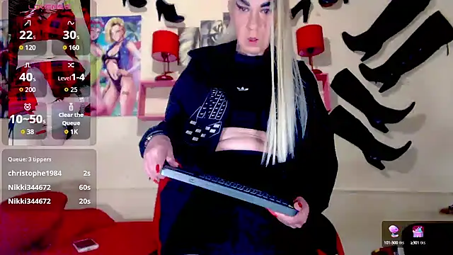 Snapshot of blondehot5v chatting on October 11, 12:04 pm blondehot5v online show from October 11, 12:04 pm