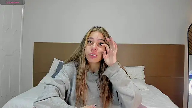 Rachell criss online show from May 13, 3:59 am