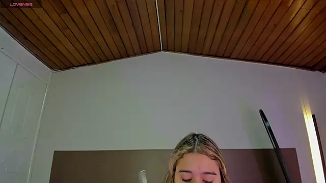 Rachell criss online show from May 15, 4:08 am