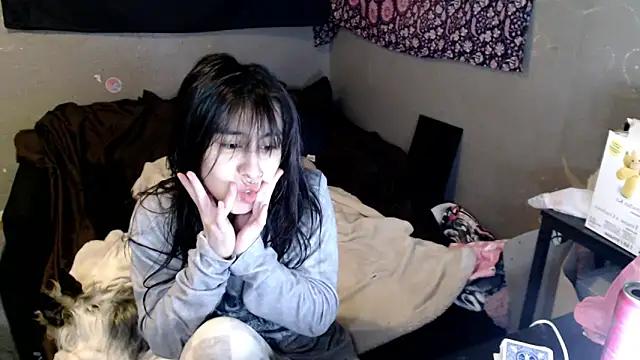 London Ray online show from March 1, 9:28 pm