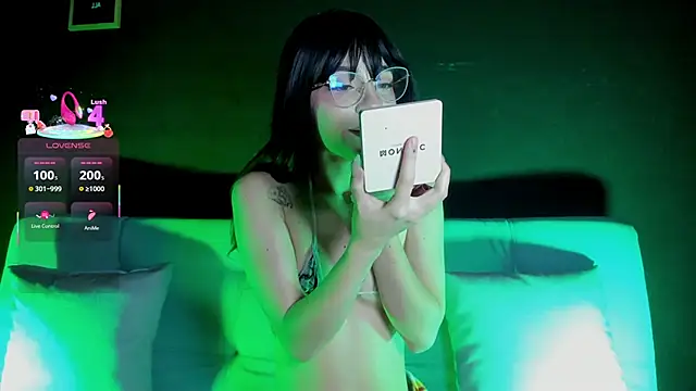 Snapshot of madiixwatson chatting on October 9, 11:08 am madiixwatson online show from October 9, 11:08 am