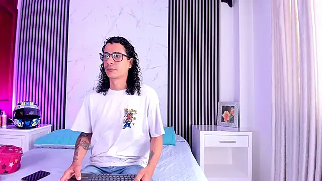 Snapshot of JackAndRosse_ chatting on October 19, 1:56 pm JackAndRosse online show from October 19, 1:56 pm