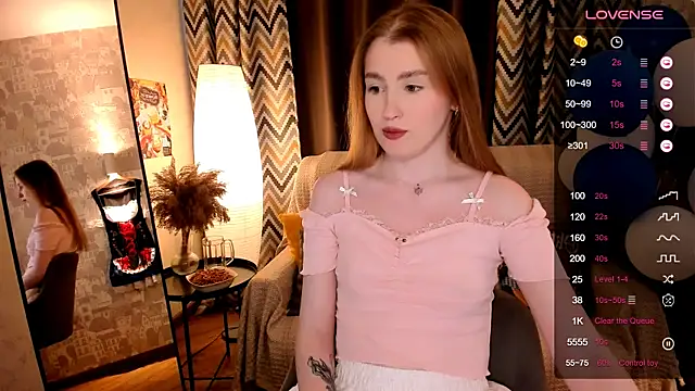 Snapshot of ShylaPie__ chatting on October 3, 9:06 am ShylaPie online show from October 3, 9:06 am