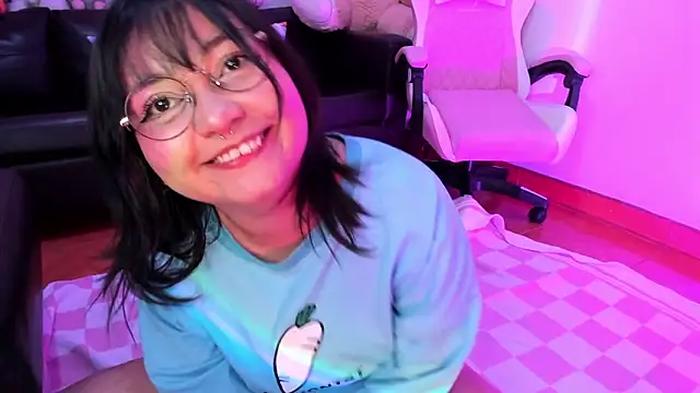 Snapshot of Lolii_Zoe chatting on November 30, 8:24 pm Lolii Zoe online show from November 30, 8:24 pm