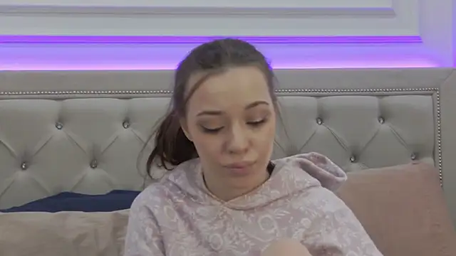 ZoeyNeal online show from March 9, 1:59 pm