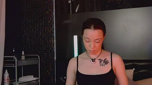 ZoeyNeal online show from May 16, 2:49 pm