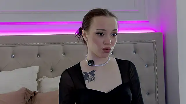 ZoeyNeal online show from May 19, 2:12 pm