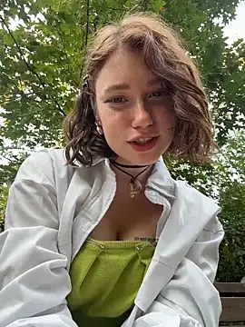 Snapshot of lucy-joy chatting on September 21, 12:18 pm lucy-joy online show from September 21, 12:18 pm