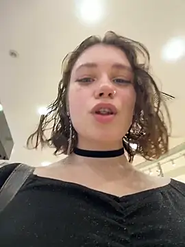 Snapshot of lucy-joy chatting on October 20, 11:21 am lucy-joy online show from October 20, 11:21 am