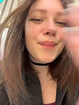 lucy-joy online show from April 4, 9:40 am