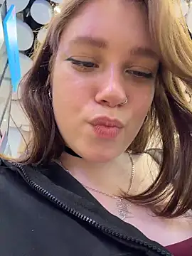 Snapshot of lucy-joy chatting on June 19, 10:41 am lucy-joy online show from June 19, 10:41 am