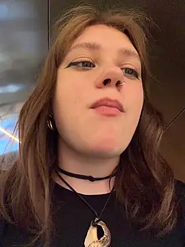 Snapshot of lucy-joy chatting on June 27, 12:22 pm lucy-joy online show from June 27, 12:22 pm