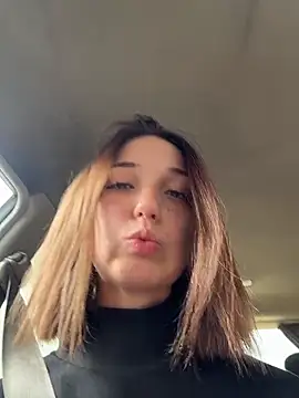 Snapshot of DollyTall chatting on October 11, 8:46 am DollyTall online show from October 11, 8:46 am