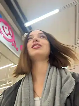 Snapshot of DollyTall chatting on October 13, 7:41 am DollyTall online show from October 13, 7:41 am