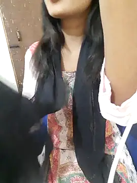 Snapshot of AnkitaDevi chatting on April 6, 3:59 am AnkitaDevi online show from April 6, 3:59 am