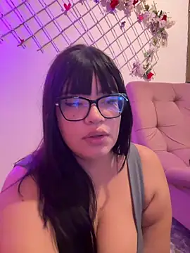 Snapshot of Emily_Taylor2 chatting on June 16, 2:03 am Emily Taylor2 online show from June 16, 2:03 am