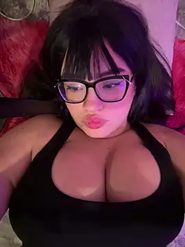 Snapshot of Emily_Taylor2 chatting on June 21, 2:03 am Emily Taylor2 online show from June 21, 2:03 am