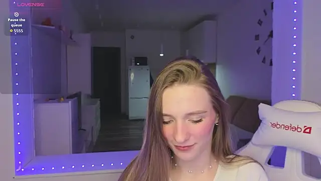 Elsa wow online show from May 14, 9:32 pm