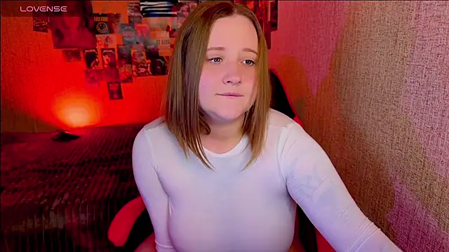 Snapshot of NaomiRey1 chatting on March 28, 4:28 pm NaomiRey1 online show from March 28, 4:28 pm