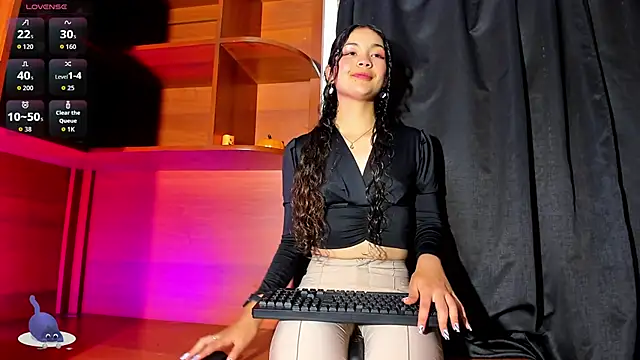 Camilla Miller01 online show from November 26, 9:05 pm