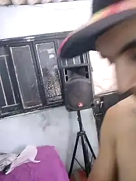 Snapshot of miroqui143 chatting on October 10, 12:42 am miroqui143 online show from October 10, 12:42 am